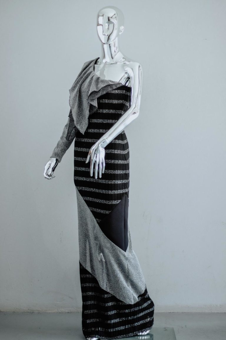 Long, onesleeve dress Yihan Brönn Casual